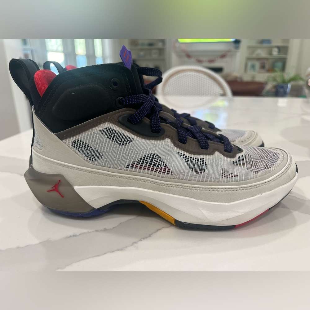 Boys Jordan basketball shoes size 5